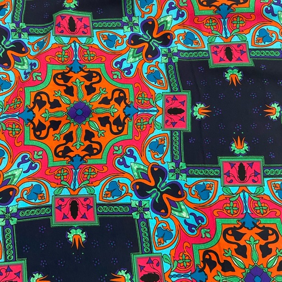 Colorfully Design Blouse - Picture 3 of 3